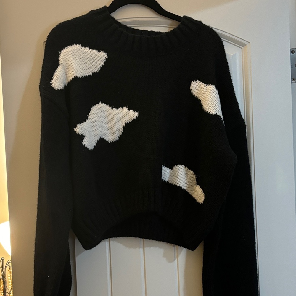 Black and White Cloud Pattern Cropped Sweater